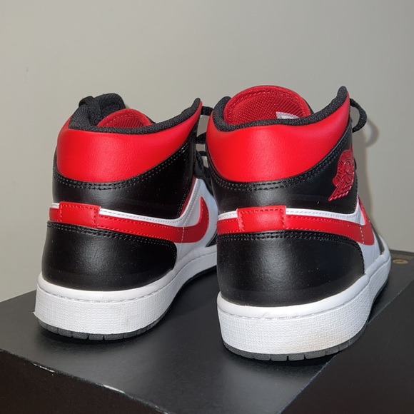 Mens Air Jordan 1 Mid - Picture 5 of 10